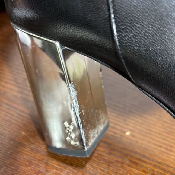 7 (37) YVES SAINT LAURENT PARIS (YSL) buttery soft leather ankle booties… - Picture 11 of 11